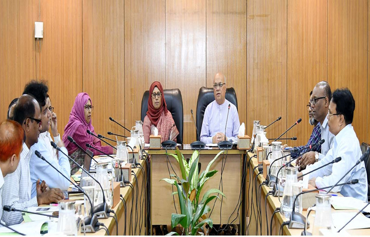 মন্ত্রণালয়ের সভাকক্ষে বার্ষিক উন্নয়ন কর্মসূচির অগ্রগতি ও পর্যালোচনা সভায় প্রধান অতিথির বক্তৃতা করেন মুক্তিযুদ্ধ বিষয়ক উপদেষ্টা ফারুক ই আজম। ছবি: পিআইডি