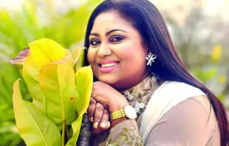 দিনাজপুরের সংস্কৃতিমনস্ক পরিবারে জন্ম নেওয়া বেবি নাজনীন ছোটবেলাতেই সংগীতের সঙ্গে পরিচিত হন। মাত্র ৭ বছর বয়সে প্রথমবারের মতো মঞ্চে গান গেয়ে সবার মন জয় করেন তিনি। পল্লিগীতি, লোকগীতি দিয়ে শুরু হলেও পরে আধুনিক বাংলা গানের এক অবিচ্ছেদ্য অংশ হয়ে ওঠেন।