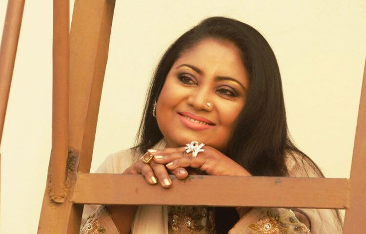 ১৯৮০-এর দশকে অডিও অ্যালবামের যুগে তার গানের জয়যাত্রা শুরু হয়। প্রথম অ্যালবাম প্রকাশের পর থেকেই শ্রোতারা পেয়ে যান এক মায়াবী কণ্ঠের জাদু। ধীরে ধীরে ‘গানের রানি’ উপাধি পান তিনি।