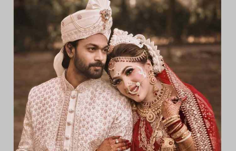 বাঁধন সরকার পূজা: ২০২৫ এর ২৪ নভেম্বর মডেল ও পেশাজীবী শুভংকর সেনকে বিয়ে করে ভক্তদের চমকে দেন শ্রোতাপ্রিয় সংগীতশিল্পী বাঁধন সরকার পূজা। বিয়ের পর পূজা জানান, প্রায় এক বছরের পরিচয় থেকে তাদের সম্পর্ক গড়ে ওঠে, যা শেষ পর্যন্ত দাম্পত্য জীবনে রূপ নেয়।