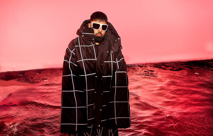 বাদশাহ শুধু গায়ক বা র‍্যাপার নন; তিনি একজন স্টাইল আইকনও। ফ্যাশন, সানগ্লাস, চেইন, ওভারসাইজড পোশাক সব মিলিয়ে তার স্টাইল এখন বলিউড-পপের অন্যতম ট্রেন্ড।