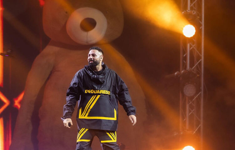 প্রথাগত শিক্ষা শেষে তিনি সিভিল ইঞ্জিনিয়ারিংয়ের পথে হাঁটলেও নিজের অন্তরের ডাক থেকে পালাতে পারেননি। কলেজ জীবনে তিনি র‍্যাপ লেখা শুরু করেন, বিট বানান এবং বন্ধুদের সঙ্গে ছোট ছোট পারফরম্যান্সে অংশ নেন। সেখানেই জন্ম নেয় পরিচিতির প্রথম বীজ।