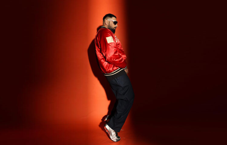 সোশ্যাল মিডিয়ায় তার জনপ্রিয়তা প্রমাণ করে, শ্রোতার সঙ্গে সংযোগ স্থাপনে তিনি কতটা দক্ষ। সংলাপ, লুক, ভিডিও প্রেজেন্টেশন সবকিছুতেই তিনি নতুনত্ব আনতে পছন্দ করেন।