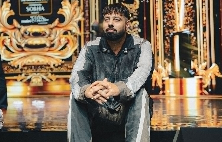 হিন্দি, হরিয়ানি এবং পাঞ্জাবি তিন ভাষাতেই তিনি সমান দক্ষতায় র‍্যাপ ও সুর নির্মাণ করেছেন। তার গানের সবচেয়ে বড় বৈশিষ্ট্য হলো সহজ লিরিক, নাচের মতো তাল এবং কণ্ঠে এক ধরণের আত্মবিশ্বাসী ছন্দ। এজন্যই তিনি শিশু থেকে শুরু করে তরুণ শ্রোতা সবার মন জয় করেছেন।