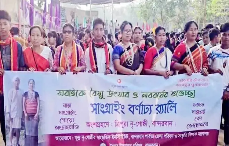 বর্ণাঢ্য র‍্যালির মাধ্যমে বান্দরবানে শুরু হলো মারমা সম্প্রদায়ের ঐতিহ্যবাহী সামাজিক উৎসব সাংগ্রাইং। র‍্যালিতে জেলায় বসবাসকারী সকল সম্প্রদায়ের নারী-পুরুষ নিজ নিজ ঐতিহ্যবাহী পোশাকে অংশ নিয়ে মেতে ওঠেন আনন্দ-উৎসবে।