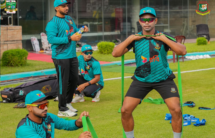 বাংলাদেশের সবচেয়ে বড় সমস্যা এখন ব্যাটিং লাইনআপ।