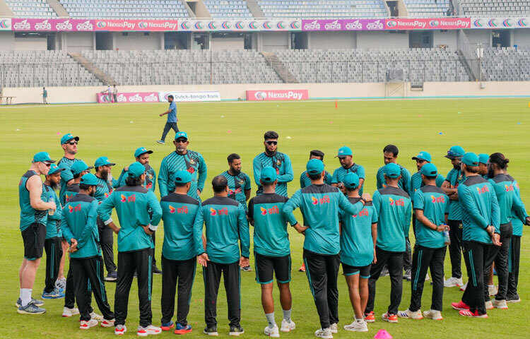 ওয়ানডে একাদশে আছেন সৌম্য সরকার, সাইফ হাসান, নজমুল হোসেন শান্ত, মাহিদুল ইসলাম অঙ্কন, মেহেদী হাসান মিরাজ (অধিনায়ক), জাকের আলী অনিক, নুরুল হাসান (উইকেটরক্ষক), রিশাদ হোসেন, নাহিদ রানা, তানভির ইসলাম, হাসান মাহমুদ।