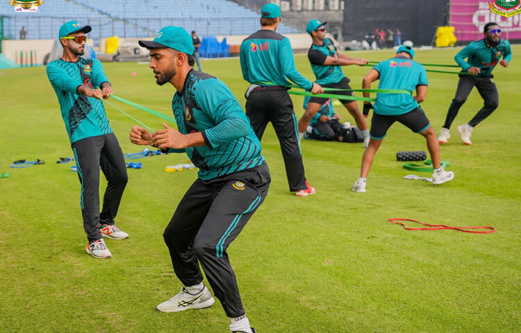 তাওহিদ হৃদয়, জাকের আলী অনিক এবং নুরুল হাসান সোহানও আফগানিস্তানের বিপক্ষে রান পেতে ব্যর্থ হয়েছিলেন। মেহেদী হাসান মিরাজ কিছু রান করলেও তার স্ট্রাইক রেট নিয়ে প্রশ্ন উঠেছে।