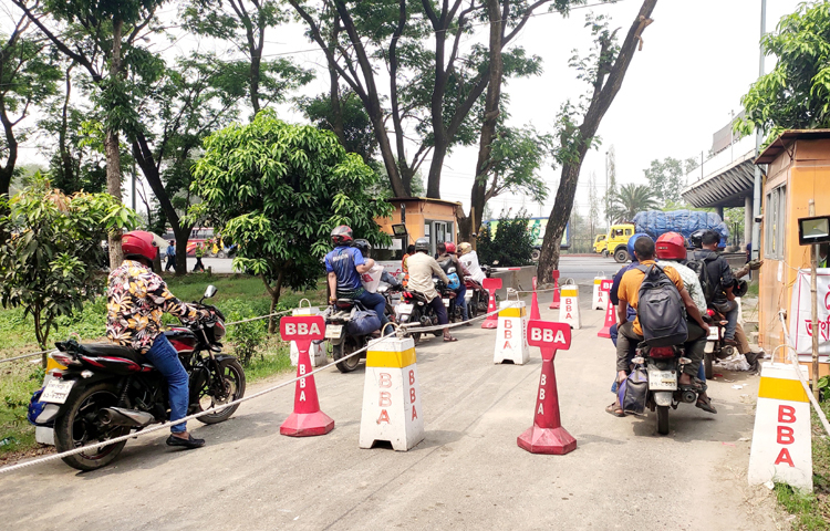 বঙ্গবন্ধু সেতুতে একদিনে ৯ হাজার মোটরসাইকেল পারাপার হয়েছে। ছবি: আরিফ উর রহমান টগর