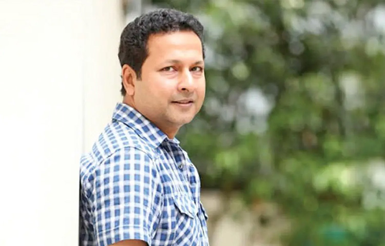 এছাড়াও ‘বাবা কেন চাকর’, ‘সন্তান যখন শত্রু’, ‘সৎ ভাই’, ‘জবাব চাই’ ইত্যাদি ছবিগুলো দিয়ে দর্শকের মন ভরিয়েছেন তিনি।