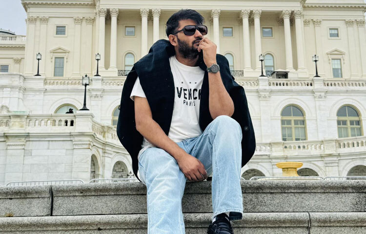 বাপ্পী চৌধুরীর সবচেয়ে বড় শক্তি হলো তার পর্দায় উপস্থিতি। ক্যামেরার সামনে তিনি যেভাবে চরিত্রে মিশে যান, সেটা দর্শককে গল্পের ভেতরে টেনে নেয়। তার প্রতিটি ছবিতে রোমান্সের এক আলাদা আবেদন থাকে যা তাকে অন্যরকম পরিচিতি দিয়েছে।