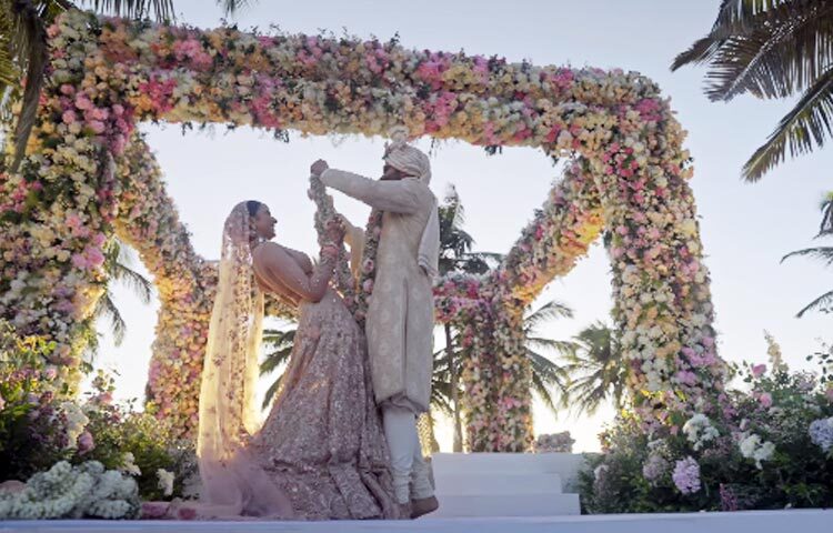 এক সাক্ষাৎকারে জ্যাকি ও রাকুলের বিয়ের প্রসঙ্গে বাশু ভগনানি বলেছেন, সব ঐতিহ্য বজায় রেখে বিয়ের অনুষ্ঠান সম্পন্ন হয়েছে। বিয়েতে উপস্থিত সবাই দারুণ খুশি ছিলেন।  ছবি: ইনস্টাগ্রাম