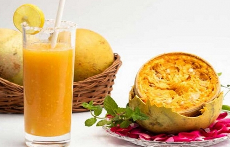 গরমের কারণে আমরা সারাক্ষণই ঘামতে থাকি। আর ঘামের সঙ্গে বেরিয়ে যাওয়া লবণ শরীরকে ক্লান্ত করে দেয়। আর এই ক্লান্তি দূরে দারুণ উপকারী বেলের শরবত। বেলের মধ্যে রয়েছে রাইবোফ্ল্যাবিন এবং ভিটামিন বি, আয়রন, সোডিয়াম, পটাশিয়ামের যৌগ যা হজম শক্তিকে উন্নত করে এবং প্রতিরোধ ক্ষমতা বাড়িয়ে তোলে। ছবি: সংগৃহীত