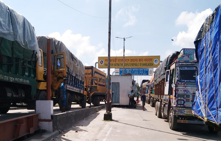ভারতের উত্তর ২৪ পরগণার বনগাঁতে লোকসভা নির্বাচন, যশোরের শার্শা উপজেলা নির্বাচন ও বৌদ্ধ পূর্ণিমার সরকারি ছুটির কারণে টানা পাঁচদিন বেনাপোল বন্দর দিয়ে আমদানি-রপ্তানি বন্ধ থাকবে। ছবি: মো. জামাল হোসেন