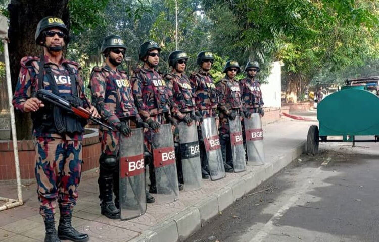 কথিত দুর্বৃত্তরা টানা কয়েকদিন ধরে বেশ কিছু স্থানে বিচ্ছিন্নভাবে চোরাগোপ্তা হামলা চালিয়েছে।