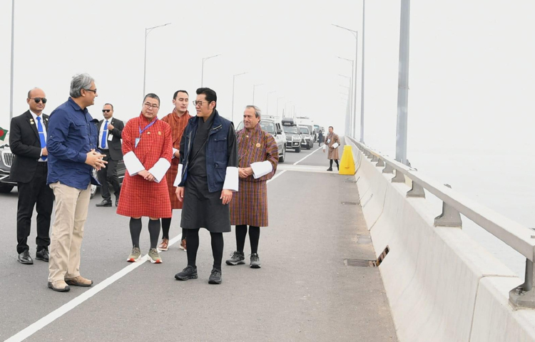 আজ সকালে পদ্মা সেতু পরিদর্শন করেছেন ভুটানের রাজা জিগমে খেসার নামগিয়েল ওয়াংচুক। ছবি: ইসমাইল হোসেন রাসেল