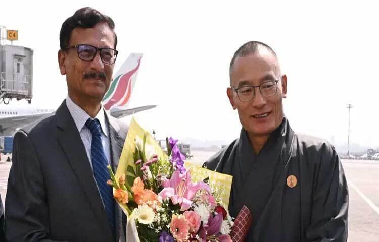 নতুন মন্ত্রিসভার শপথগ্রহণ অনুষ্ঠানে যোগ দিতে ঢাকায় পৌঁছেছেন ভুটানের প্রধানমন্ত্রী শেরিং তোবগে।