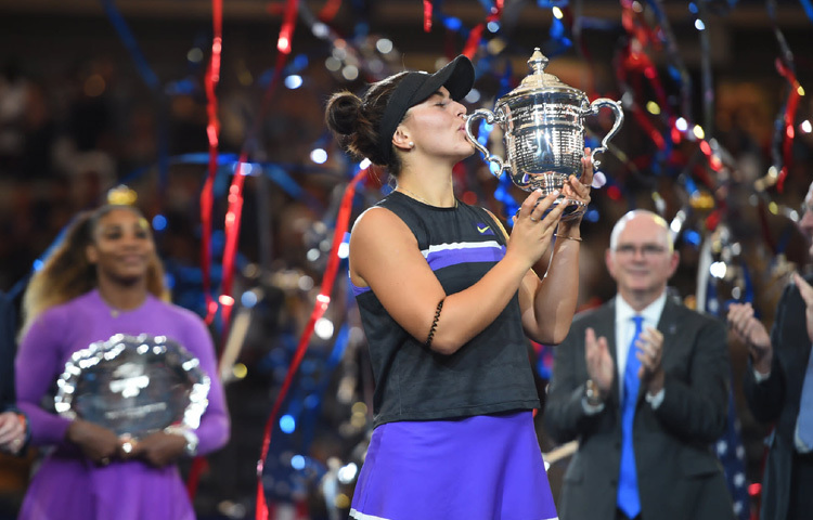 মাত্র ছয় বছর বয়সে শুরু হওয়া তার টেনিস যাত্রা ধারাবাহিকভাবে প্রগতিশীল হয়। বায়ানকা কানাডার মাটিতে দাঁড়িয়ে পুরো বিশ্বকে দেখিয়েছেন কীভাবে আত্মবিশ্বাস আর কঠোর পরিশ্রম একজোট হয়ে স্বপ্ন ছোঁয়া যায়।