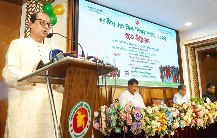 ঢাকায় মিরপুরে প্রাথমিক শিক্ষা অধিদপ্তরে জাতীয় প্রাথমিক শিক্ষা সপ্তাহ-২০২৫ উদ্বোধন অনুষ্ঠানে সভাপতির বক্তৃতা করেন প্রাথমিক ও গণশিক্ষা উপদেষ্টা অধ্যাপক ডা. বিধান রঞ্জন রায় পোদ্দার। ছবি: পিআইডি