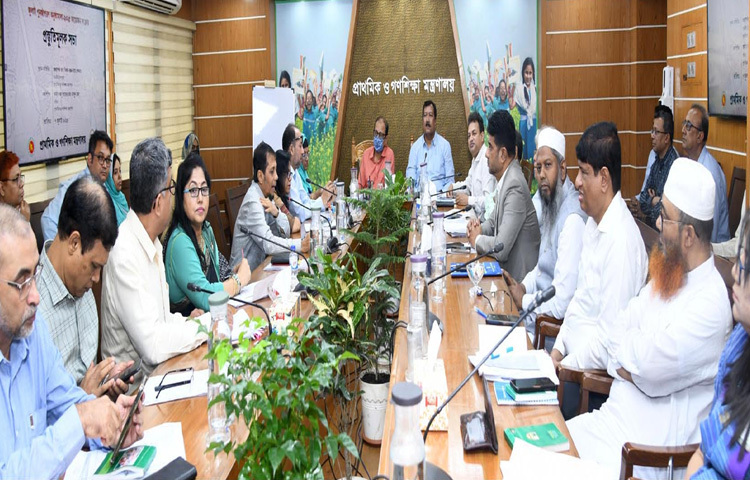 মন্ত্রণালয়ের সভাকক্ষে জুলাই পুনর্জাগরণ অনুষ্ঠানমালা-২০২৫ আয়োজন সংক্রান্ত প্রস্তুতিমূলক সভায় প্রধান অতিথির বক্তৃতা করেন প্রাথামক ও গণশিক্ষা উপদেষ্টা অধ্যাপক ডা. বিধান রঞ্জন রায় পোদ্দার। ছবি: পিআইডি