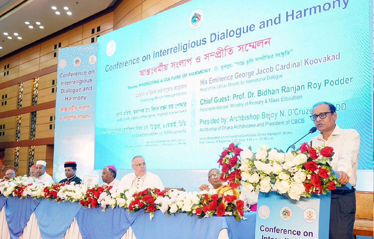 ঢাকায় আগারগাঁওয়ে বাংলাদেশ চীন মৈত্রী সম্মেলন কেন্দ্রে ‘আন্তঃধর্মীয় সংলাপ ও সম্প্রীতি’ শীর্ষক সম্মেলনে প্রধান অতিথির বক্তৃতা করেন প্রাথমিক ও গণশিক্ষা উপদেষ্টা অধ্যাপক ডা. বিধান রঞ্জন রায় পোদ্দার। ছবি: পিআইডি