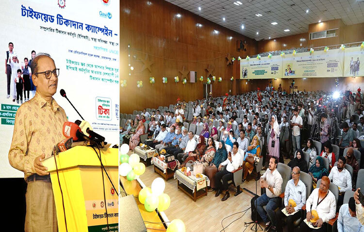 রাজধানীর মোহাম্মদপুরে ঢাকা রেসিডেন্সিয়াল মডেল কলেজে টাইফয়েড টিকাদান ক্যাম্পেইন-২০২৫ এর উদ্বোধন অনুষ্ঠানে প্রধান অতিথির বক্তৃতা করেন প্রাথমিক ও গণশিক্ষা উপদেষ্টা অধ্যাপক ডা. বিধান রঞ্জন রায় পোদ্দার। ছবি: পিআইডি