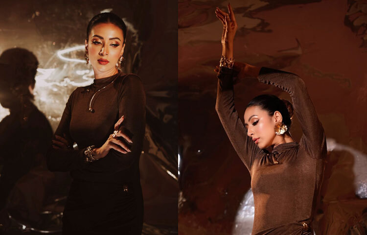 শীতের আবহে স্কিনে পানির উজ্জ্বলতা একটু কমে আসে। তাই অনেকেই বেছে নেন ব্রোঞ্জি বা ডিউই মেকআপ। মিমের মেকআপেও সেই ট্রেন্ড ফুটে উঠেছে। শিমারি ব্রোঞ্জ আইশ্যাডো, উইংড লাইনার আর ঘন আইল্যাশ চোখে এনেছে আকর্ষণীয় গভীরতা। ঠোঁটে কোরাল রেড-যা শীতের রাতের জমকালো পরিবেশে একেবারে উপযোগী।