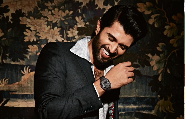 ফ্যাশন সচেতন এই অভিনেতার সৌন্দর্য ও অভিনয়ে মুগ্ধ ভক্তরা। বিশেষ করে তার নারীভক্তের সংখ্যা চোখে পড়ার মতো। ছবি: ইনস্টাগ্রাম