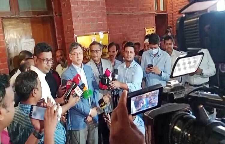 সংবিধান সংস্কার কমিশনের কাছে দলীয় প্রস্তাবনা তুলে ধরেছে বিএনপি। বেলা ১১টায় জাতীয় সংসদ সচিবালয়ে সংবিধান সংস্কার কমিশনের প্রধান আলী রিয়াজের কার্যালয়ে তার কাছে এই প্রস্তাবনা তুলে ধরেন বিএনপির স্থায়ী কমিটি সদস্য সালাহউদ্দিন আহমেদ। ছবি: খালিদ হোসাইন