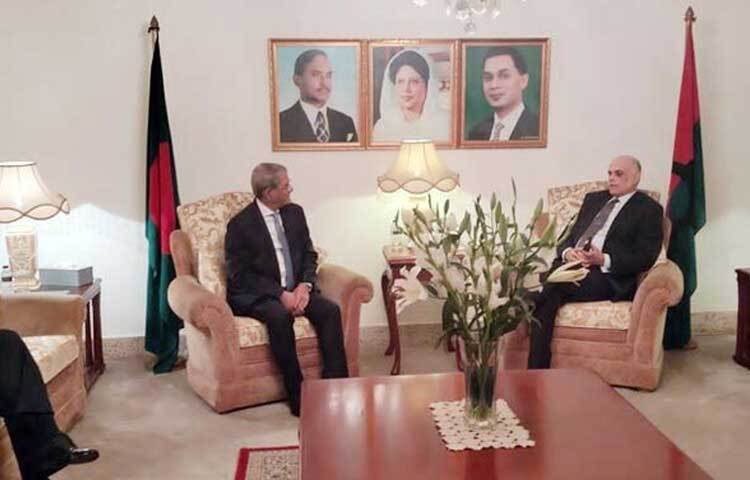 ঢাকায় নিযুক্ত ব্রাজিলের রাষ্ট্রদূত পাওলো ফার্নান্দো দিয়াস ফেরেস বিএনপি নেতাদের সঙ্গে বৈঠকে বসেছেন। ছবি: খালিদ হোসেন