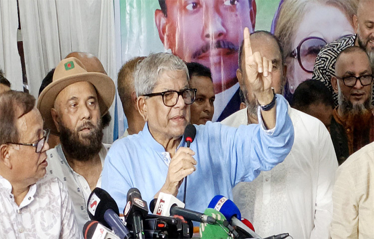 বিএনপির মহাসচিব মির্জা ফখরুল ইসলাম আলমগীর বলেছেন, ‘নির্বাচিত সরকারের চাইতে শক্তিশালী কোনো সরকার হতে পারে না। সে জন্য দরকার একটি নির্বাচিত সরকার।’ ছবি: আহমেদ জামিল