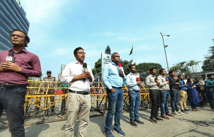 খালেদা জিয়ার এই অবস্থার খবর রাজনৈতিক মহল, সাধারণ মানুষ এবং আন্তর্জাতিক পর্যবেক্ষকদের মধ্যে ব্যাপক উদ্বেগ সৃষ্টি করেছে। হাসপাতালের সিসিইউ থেকে নতুন তথ্য পাওয়া না যাওয়া পর্যন্ত, সবাই প্রার্থনায় লিপ্ত। এমন সময় নাগরিক সমাজও মানবিক সহমর্মিতা প্রকাশ করছে, যা দেশের রাজনৈতিক উত্তাপের মাঝে একটি শান্তির বার্তা হিসেবে দেখা যাচ্ছে।