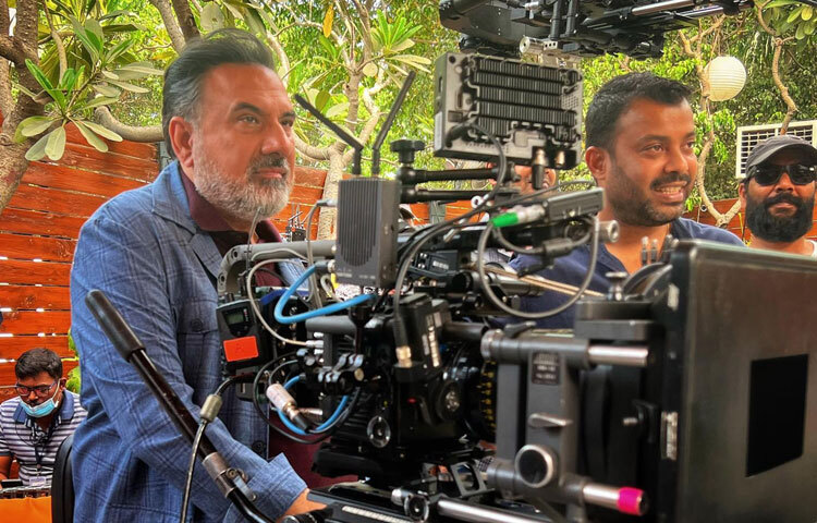 অনেকেই ভাবেন বোমান ইরানি জন্ম থেকেই অভিনেতা। কিন্তু সত্যিটা পুরোই উল্টো। তার যাত্রা শুরু হয়েছিল ক্যামেরার পেছনে একজন ফটোগ্রাফার হিসেবে। কঠিন সময়ের সংসার, মায়ের ছোট্ট বেকারি সামলানো, আর তার ফাঁকে ফাঁকে মানুষের মুখচ্ছবি ধরে রাখা এই ছিল তার প্রথম জীবনের গল্প।