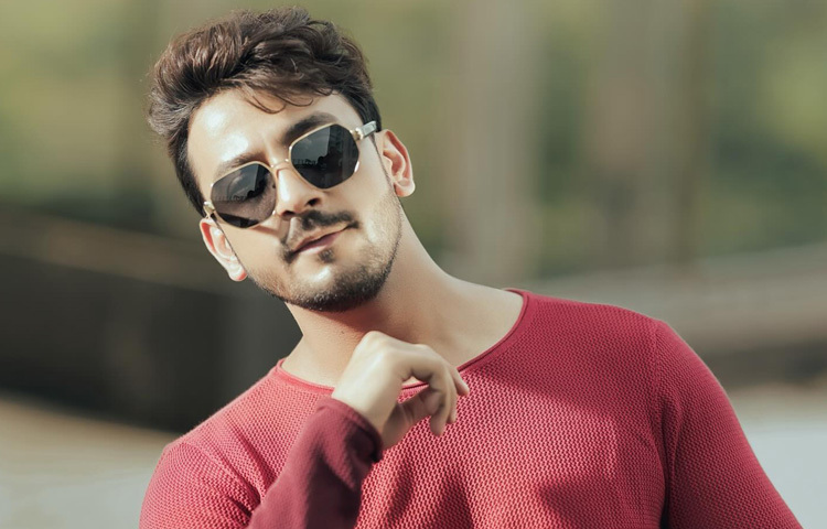 ছবির পর্দায় বনি সেনগুপ্তের যাত্রা শুরু হয়েছিল ছোটোখাটো চরিত্র থেকে। ধীরে ধীরে তার অভিনয় দক্ষতা ও আবেগপূর্ণ উপস্থিতি তাকে বড় বড় প্রজেক্টে নিয়ে যায়।