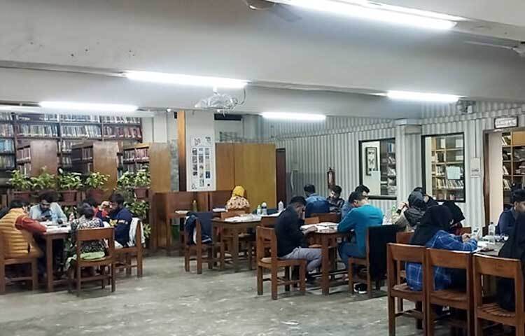 দীর্ঘ প্রায় পাঁচ যুগেরও বেশি সময় ধরে এ পাঠাগার জেলায় জ্ঞানের আলো ছড়িয়ে যাচ্ছে।