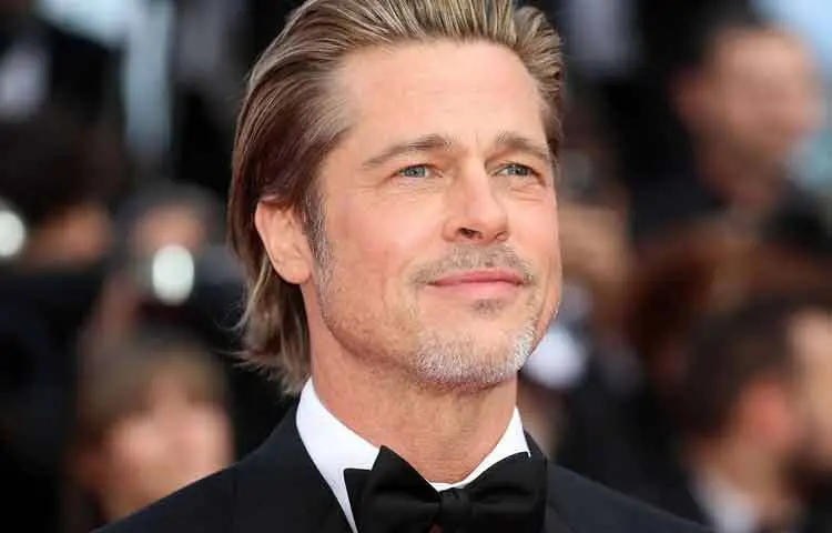 শুধু অভিনয় নয়, চলচ্চিত্র প্রযোজনার ক্ষেত্রেও ব্র্যাড পিট রেখেছেন গুরুত্বপূর্ণ অবদান। গল্পনির্ভর, ঝুঁকিপূর্ণ ও ব্যতিক্রমী সিনেমায় বিনিয়োগ করার সাহস তাকে অন্য অনেক তারকার চেয়ে আলাদা করেছে। একজন প্রযোজক হিসেবে তিনি এমন সব গল্পকে সামনে এনেছেন, যেগুলো হয়তো সহজ পথে আলোচনায় আসত না।