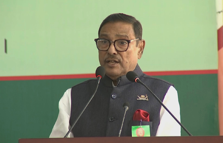 প্রধানমন্ত্রী মাত্র সাড়ে ৩ ঘণ্টা ঘুমান, বাকি সময় দেশ নিয়ে ভাবেন বলে মন্তব্য করেছেন আওয়ামী লীগের সাধারণ সম্পাদক এবং সড়ক পরিবহন ও সেতুমন্ত্রী ওবায়দুল কাদের। ছবি: সালাহ উদ্দিন জসিম