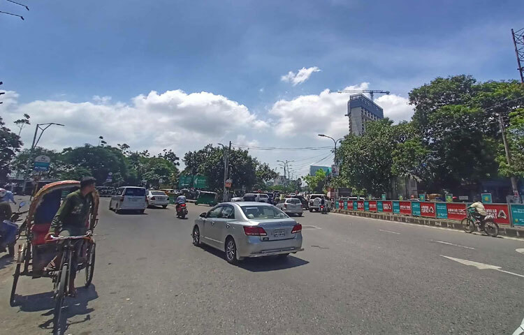 গরমে তীব্র রোদ শুধু অস্বস্তিই তৈরি করে না, এর সঙ্গে বাড়িয়ে তোলে নানা স্বাস্থ্যঝুঁকি।