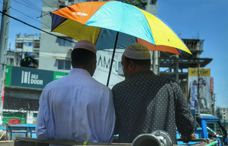 হিটস্ট্রোক, পানিশূন্যতা, মাথাব্যথা কিংবা চর্মরোগ-সবকিছুই এ সময়ে বেড়ে যায়।