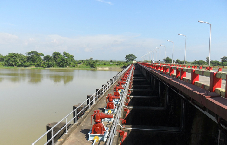 এখানে রয়েছে দেশের দ্বিতীয় বৃহত্তম কৃত্রিম লেক মহামায়া সেচ প্রকল্প, দেশের ৬ষ্ঠ সেচ ও প্রথম বায়ু বিদ্যুৎ প্রকল্প মুহুরি প্রজেক্ট, আট স্তর বিশিষ্ট জলপ্রপাত খৈয়াছড়া ঝরনা, রূপসী ঝরনা। ছবি: এম মাঈন উদ্দিন