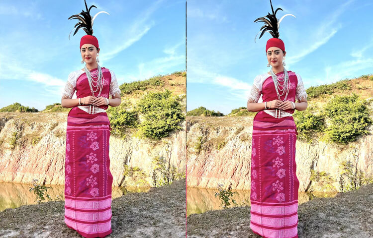 সম্প্রতি সামাজিক যোগাযোগ মাধ্যমে বেশ সরব বুবলী। নিজের কাজ, ভালো থাকা, খারাপ থাকা সবকিছুই ভাগ করে নেন ভক্তদের সঙ্গে। এজন্য অবশ্য নানা কটূক্তির শিকারও হতে হয় তাকে। তবে এসবকে পাত্তা না দিয়ে নিজের মতন এগিয়ে চলছে এ নায়িকা। ছবি: সংগৃহীত