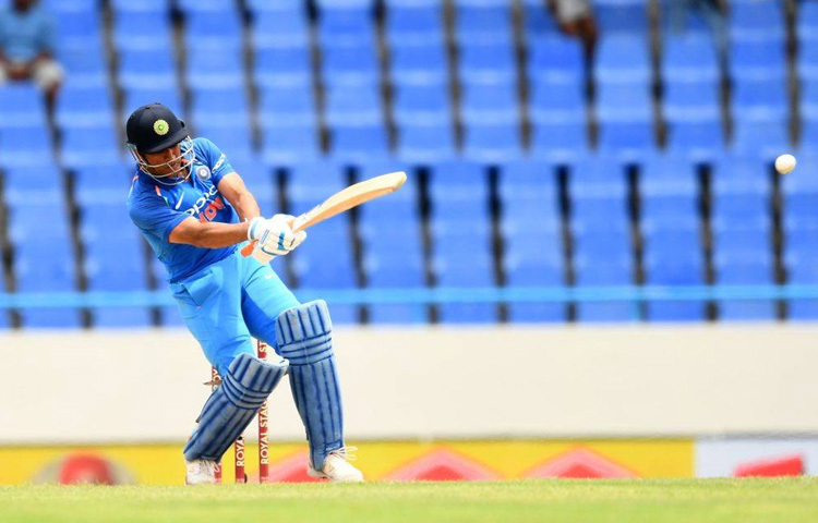 এরপর শুরু হয় মহাকাব্যিক এক যাত্রা। ২০০৭ সালে টি-টোয়েন্টি বিশ্বকাপ জয়, ২০১১ সালে ওয়ানডে বিশ্বকাপ এবং ২০১৩ সালে চ্যাম্পিয়ন্স ট্রফি জয়।