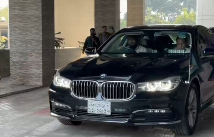 ত্রয়োদশ সংসদ নির্বাচন ও গণভোটের তফসিল ঘোষণার আগে রাষ্ট্রপতি মো. সাহাবুদ্দিনের সঙ্গে বঙ্গভবনে সাক্ষাৎ করতে গেছেন প্রধান নির্বাচন কমিশনার (সিইসি) এএমএম নাসির উদ্দিন নেতৃত্বাধীন নির্বাচন কমিশন।