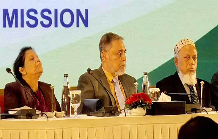 ত্রয়োদশ জাতীয় নির্বাচন ও গণভোট সামনে রেখে সব ধরনের প্রস্তুতি সম্পন্ন করেছে নির্বাচন কমিশন। প্রধান নির্বাচন কমিশনার (সিইসি) এ এম এম নাসির উদ্দিন জানিয়েছেন, নির্বাচনী প্রক্রিয়া হবে ‘অবাধ, সুষ্ঠু, নিরপেক্ষ ও বিশ্বাসযোগ্য’।