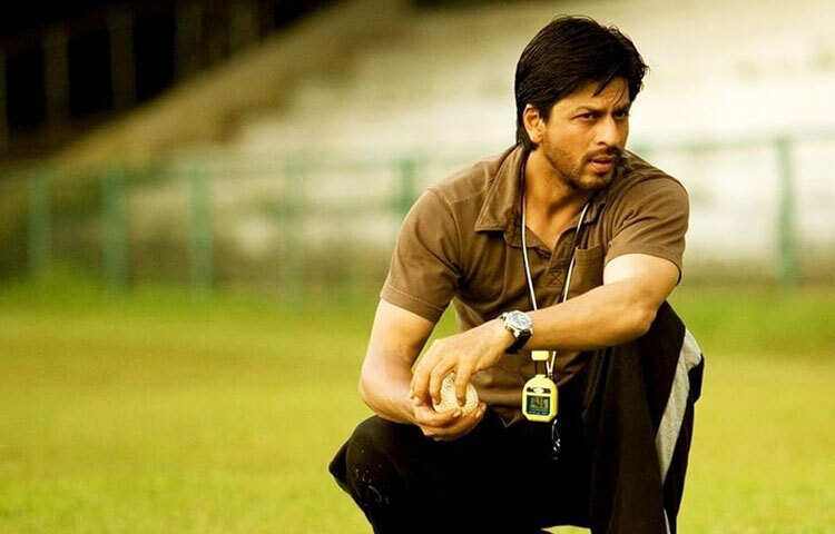 চক দে! ইন্ডিয়া (২০০৭): এটি শুধুই স্পোর্টস ফিল্ম নয়, আত্মসম্মান আর দেশপ্রেমের গল্প। নারী হকি দলের কোচ কবির খান হয়ে শাহরুখ দেখিয়েছেন, কিভাবে হার মানেও জয় সম্ভব।