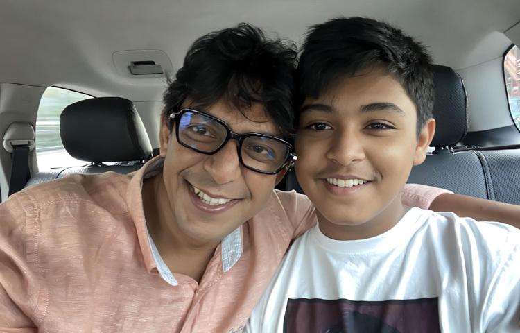 চঞ্চল চৌধুরী খুবই পারিবারিক ও অন্তর্মুখী স্বভাবের মানুষ। তার স্ত্রীর নাম শামীমা আর চৌধুরী, যিনি বরাবরই চঞ্চলের ব্যক্তিজীবনের নেপথ্য নায়ক। তাদের একমাত্র সন্তান শুভ, যাকে নিয়েই চঞ্চলের পৃথিবী ঘুরে।