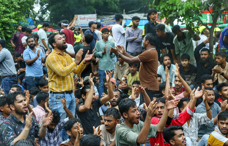 আনুষ্ঠানিকভাবে জাতীয়তাবাদী ছাত্রদলের সমাবেশ শুরু হয়েছে। বিকেল সোয়া ৩টার দিকে বিএনপির ভারপ্রাপ্ত চেয়ারম্যান তারেক রহমানের অনলাইনে যোগদানের মাধ্যমে সমাবেশের আনুষ্ঠানিকতা শুরু হয়। ছবি: মাহবুব আলম