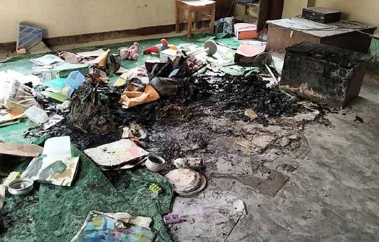 ১৯ ডিসেম্বর রাজধানীর ধানমন্ডিতে অবস্থিত ছায়ানট ঘুরে ধ্বংসস্তুপের এমন চিত্র দেখা গেছে।