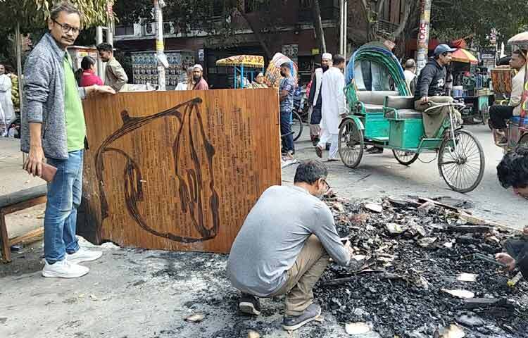 এছাড়া হামলা ও ভাঙচুর পর ভোর থেকে ছায়ানটের সামনে ও ভেতরে চলছে পুলিশ পাহাড়া।
