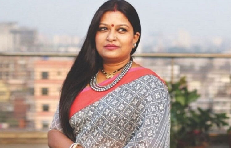 নির্মাণজীবন শুধু গ্ল্যামার নয়; প্রতিযোগিতা, গুণগত মানের চাপ এবং কখনো-কখনো গুঞ্জন আর বিরোধও থাকে। গত কিছু বছরে লাইফ-স্টাইল, প্রোডাকশন হাউস আর অভিনেতা–নির্মাতা পরিমণ্ডলের অস্থিরতার মাঝে থেকেও চয়নিকা নিজের ধারাকে বজায় রেখেছেন। তিনি নিজে এক সাক্ষাৎকারে বলেছেন, পথটা সহজ ছিল না; ভালোবাসা ও অবজ্ঞা, উভয়ই পেয়েছেন। তবুও কাজ থামিয়ে রাখেননি।